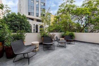 Suite studio supérieure, 1 trÚs grand lit, balcon | Balcon