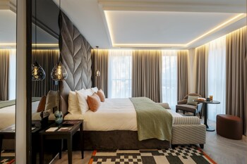 Hypo-allergenic bedding, in-room safe, iron/ironing board, free WiFi