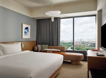 Premium bedding, down comforters, pillowtop beds, desk