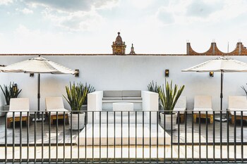 Suite exclusiva | Caja de seguridad en la habitación, wifi gratis y ropa de cama