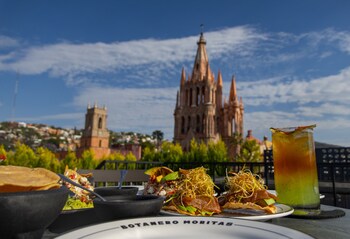 Suite exclusiva | Caja de seguridad en la habitación, wifi gratis y ropa de cama