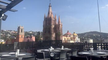 Suite exclusiva | Caja de seguridad en la habitación, wifi gratis y ropa de cama 