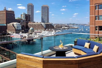 Alfresco dining, serves lunch and dinner