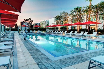 Beach nearby, white sand, sun-loungers, beach towels