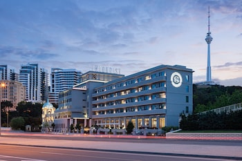 Daily full breakfast (AZN 31.50 per person)