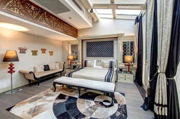 Daily buffet breakfast (TRY 900 per person)