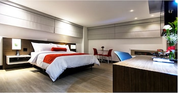 Standard Triple Room | Premium bedding, minibar, in-room safe, desk