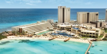 3 outdoor pools, sun loungers