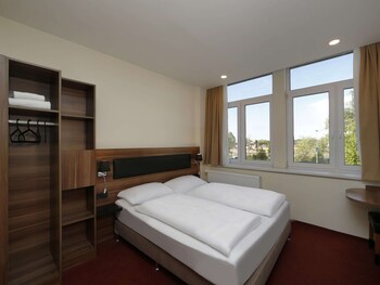 Habitación triple | Escritorio, cortinas blackout, insonorización y wifi gratis
