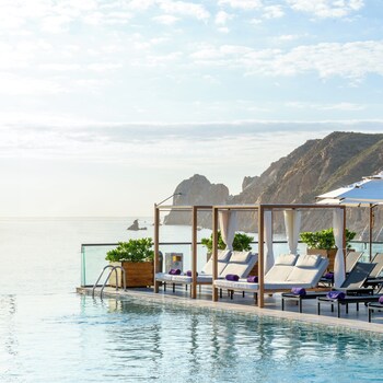 2 outdoor pools, pool umbrellas, sun loungers