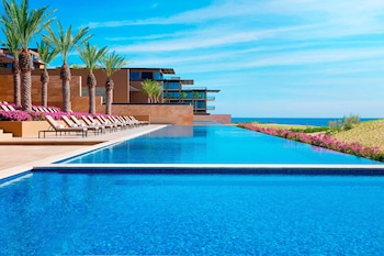 5 restaurants, breakfast, lunch, dinner served; Fusion cuisine