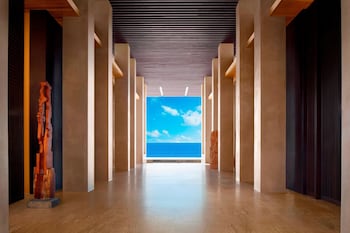 5 restaurants, breakfast, lunch, dinner served; Fusion cuisine