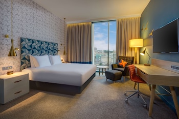 Breakfast, lunch, dinner served; British cuisine