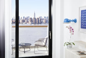 Sengetøy av topp kvalitet, safe på rommet og blendingsgardiner