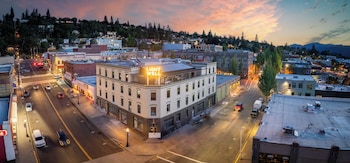 Hood River King with City View | Bilik Mandi | Pancuran mandi, kelengkapan dandanan diri berjenama, jubah mandi