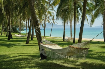 3 outdoor pools, free pool cabanas, pool umbrellas
