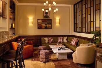 2 间酒吧/酒廊、鸡尾酒酒吧