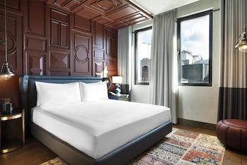 Hypo-allergenic bedding, minibar, in-room safe, blackout curtains