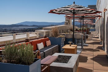 2 bares o lounges, bar en la azotea
