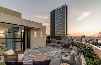 Executive studio, balkon | Luxe beddengoed, donsdekens, een kluis op de kamer, geluiddichte muren