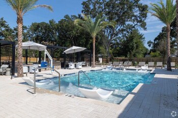 Außenpool, Cabañas (kostenlos). Landing Apartments Pensacola - Belleview Heights