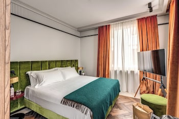 Economy Double Room | Minibar, in-room safe, soundproofing, iron/ironing board (on request)