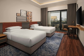 2 bars/lounges, pub, rooftop bar