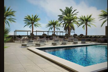 Chambre Deluxe, 1 très grand lit, en coin | Coffre-fort, bureau, rideaux d’obscurcissement