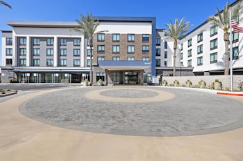 Kamar, 2 Tempat Tidur Queen, akses difabel, bathtub (Mobility & Hearing) | Selimut bulu angsa, meja kerja, dan ruang kerja ramah laptop