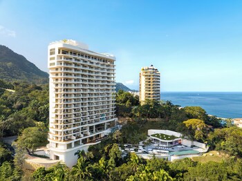 Playa privada en los alrededores y playa de arena blanca 