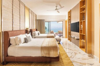 Private beach nearby, white sand, free beach shuttle, snorkeling