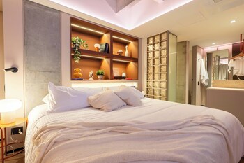 In-room safe, free WiFi