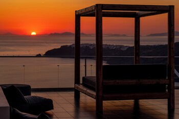 Honeymoon Double Room, Sea View | In-room safe, soundproofing, iron/ironing board, free WiFi