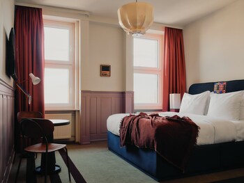 The Balcony Suite | Desk, free WiFi