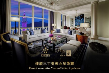 20 restaurants, breakfast, lunch, dinner served; Chinese cuisine