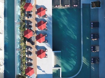 Piscine couverte, piscine extérieure (ouverte en saison)