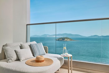 Premium Ocean View | 고급 침구, 오리/거위털 이불, 필로우탑 침대, 미니바