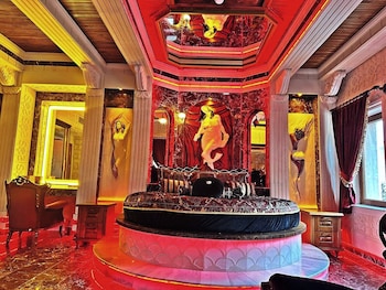 Piscine couverte, piscine extérieure (ouverte en saison)