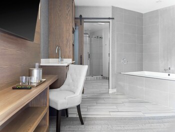 Breakfast and dinner served, American cuisine