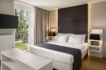 Premium bedding, minibar, in-room safe, individually decorated