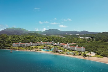 4 piscines a l&#x27;aire lliure (horari: 08:00-20:00) i cabanes gratuïtes 