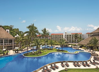 4 outdoor pools, open 8:00 AM to 8:00 PM, free cabanas, sun loungers