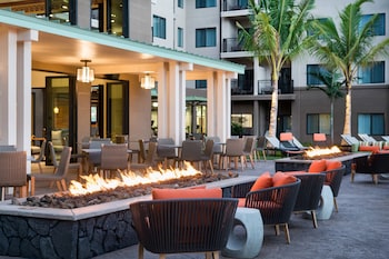 Outdoor pool, free cabanas, pool umbrellas