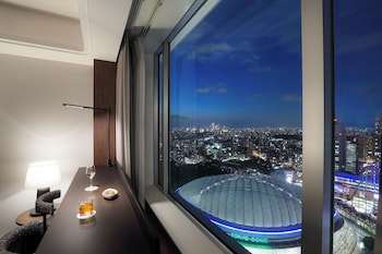 Executive Suite B, Non Smoking (39-41F)(with breakfast/separate breakfast fee for 6 y/o and under) | 1 bedroom, in-room safe, desk, bed sheets