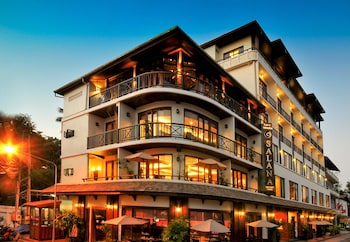 Breakfast, lunch, dinner served; Laotian cuisine