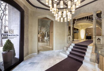 Junior Studio Suite | Living area | 42-inch flat-screen TV with satellite channels, Smart TV, pay movies