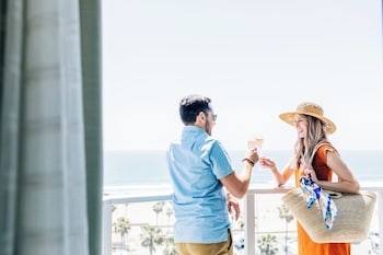 2 bars/lounges, poolside bar