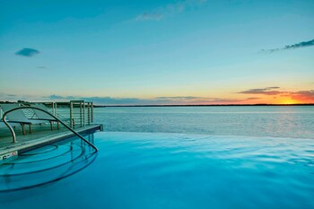 Indoor pool, seasonal outdoor pool, pool loungers