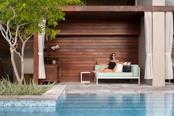 2 piscines extérieures, cabanas (supplément), parasols