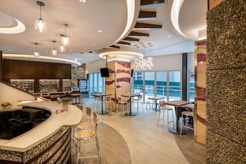 Breakfast and dinner served